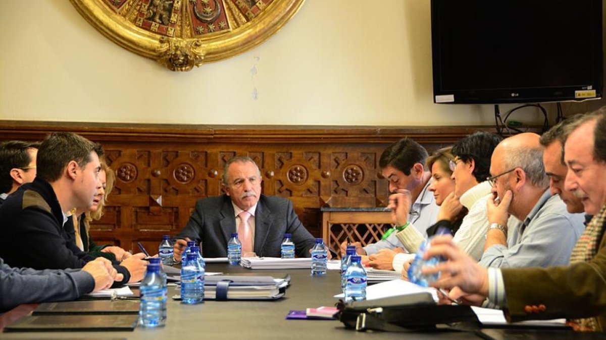 Miembros de la Comisión de Planes de Diputación-A. M.