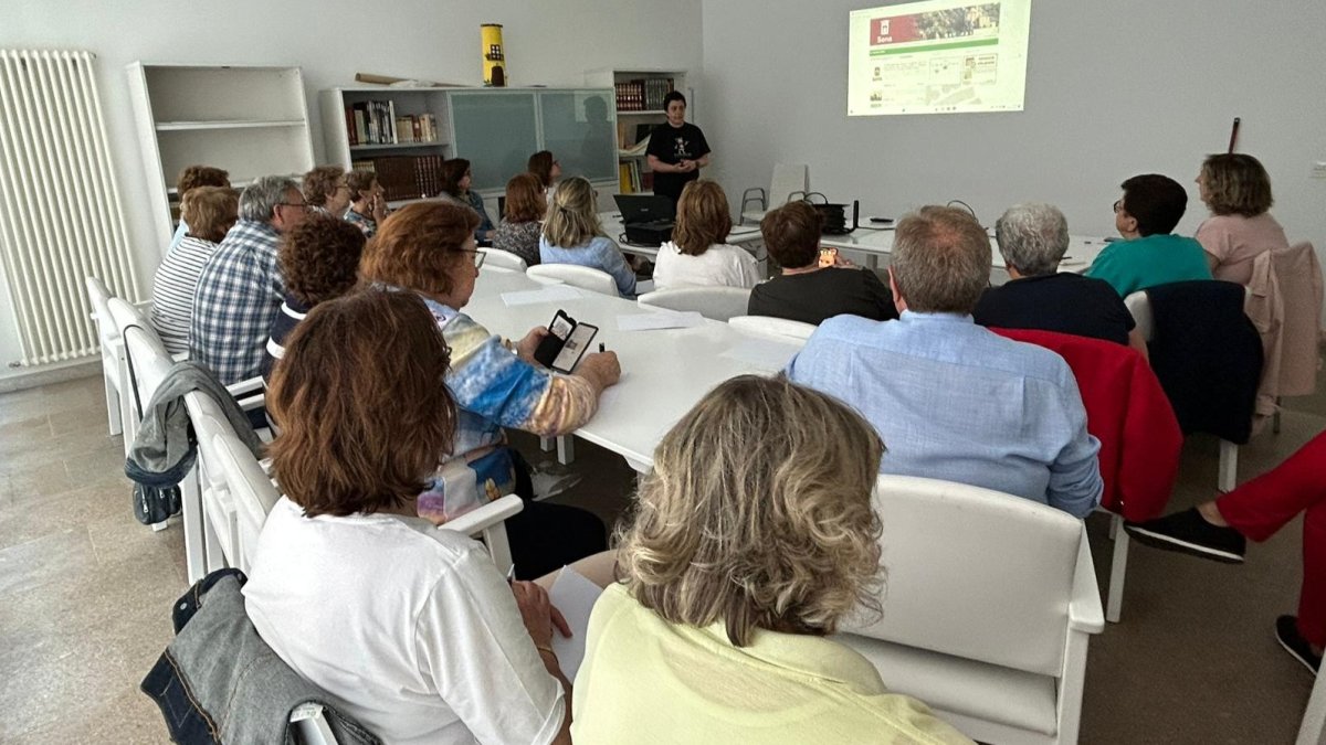 Asistentes a una de las charlas.-HDS