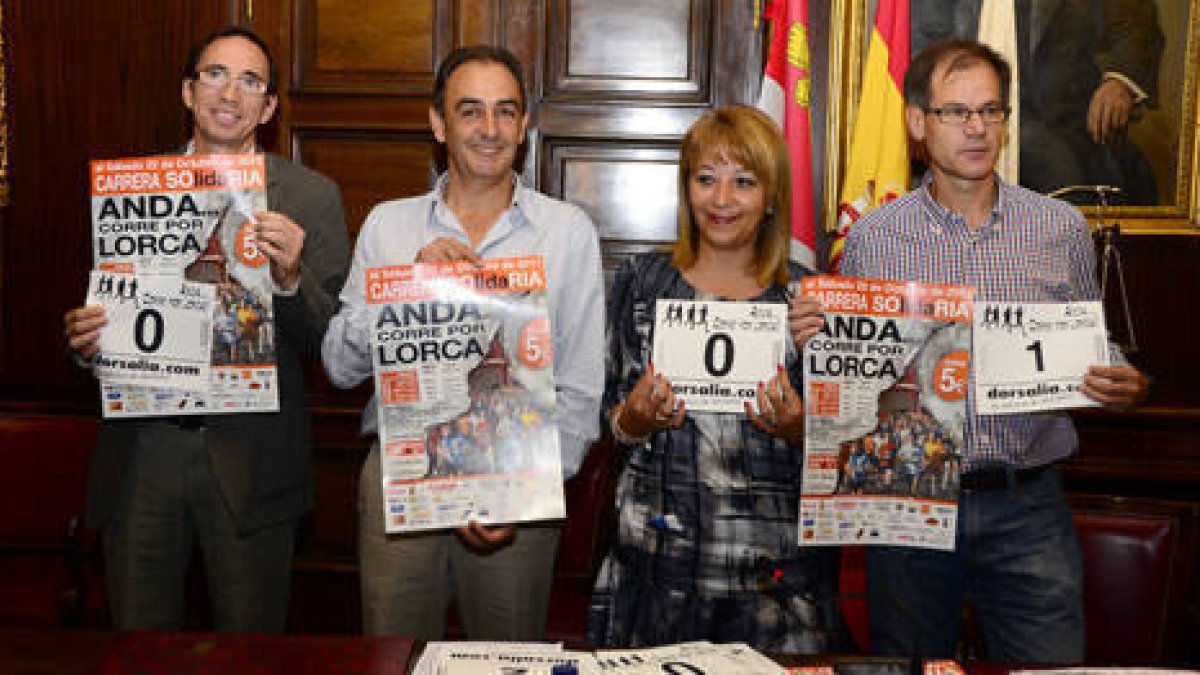 Presentación de la carrera solidaria en el Ayuntamiento. / A. Martínez-