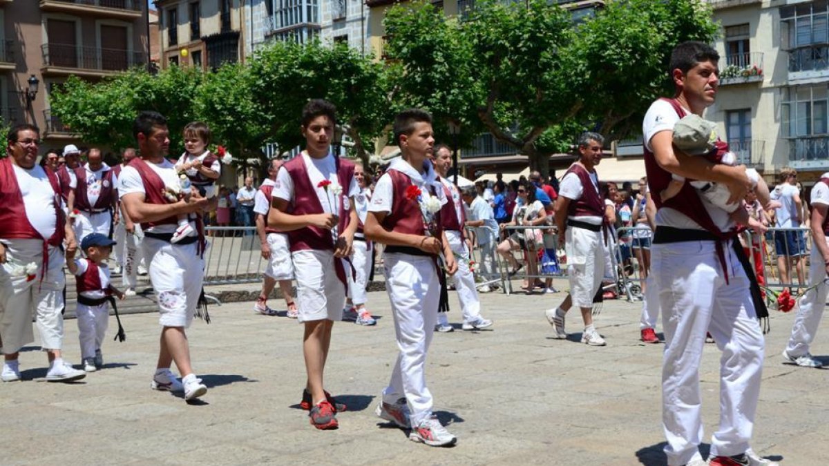 Los integrantes de Los que Faltaban en la plaza Mayor.-ÁLVARO MARTÍNEZ