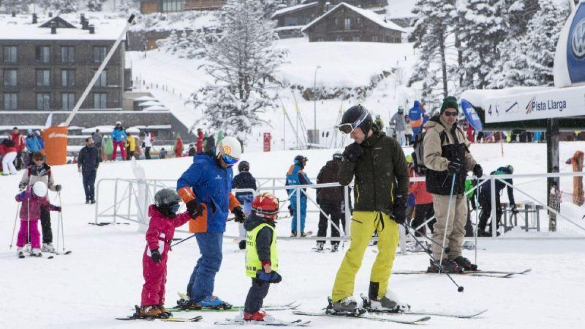 Los destinos de nieve y esquí son los que mejores registros muestran y, en algunos, la ocupación ha llegado ser completa.-JORDI RIBOT PUNTÍ (ICONNA)