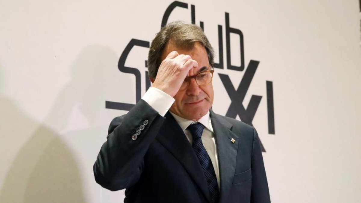 El expresident Artur Mas afirma que todavía no tiene todo el dinero de la fianza por el 9-N y pondrá su casa de garantía.-/ JUANJO-MARTIN (EFE)