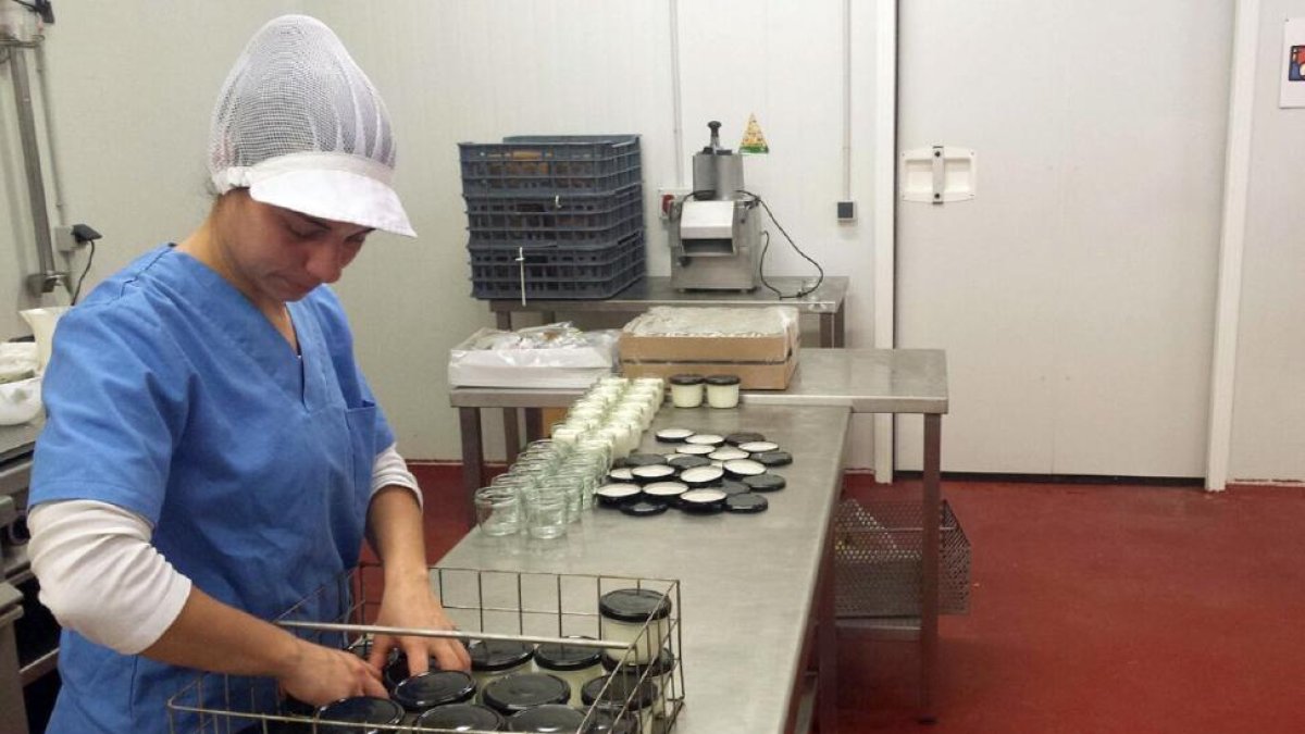 Inmaculada Herráez envasa sus cremas de queso-D. S.