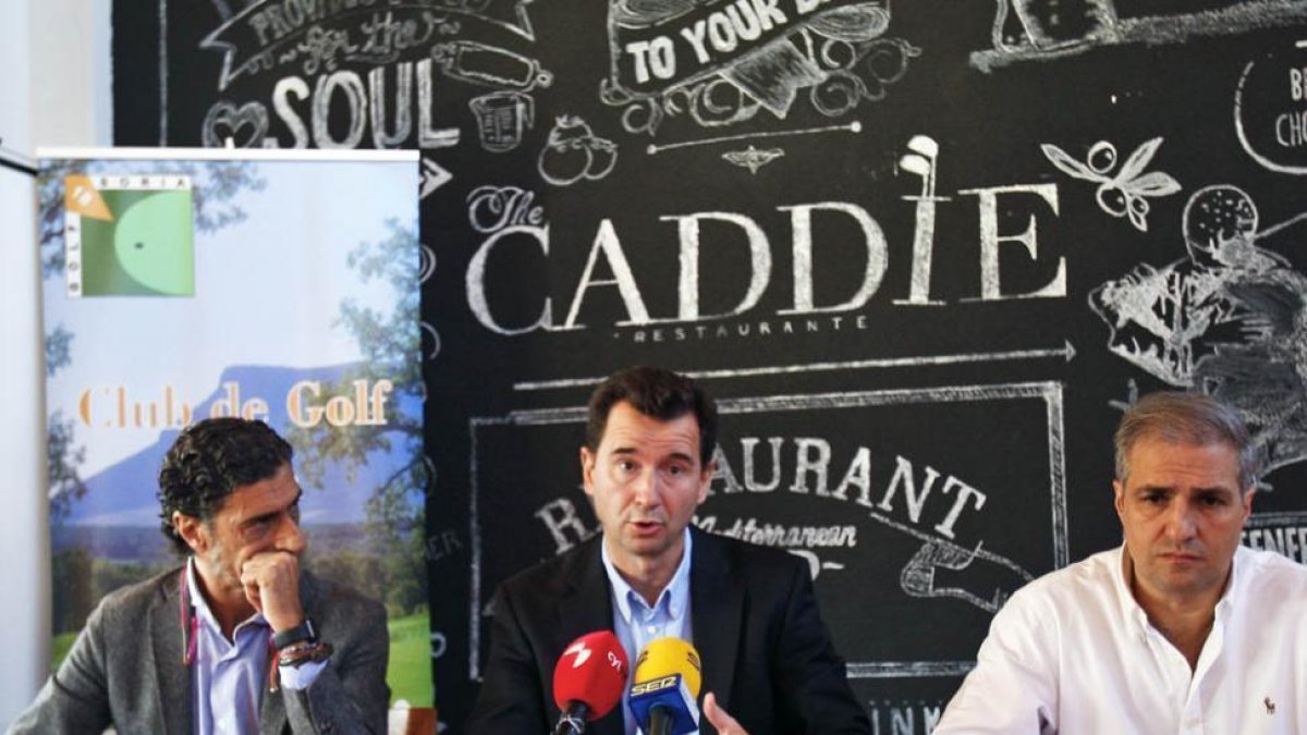 Fernando López, de la Federación Regional, Xavi Guibelalde, de la Nacional, y Fernando García, de Golf Soria.-MARIO TEJEDOR