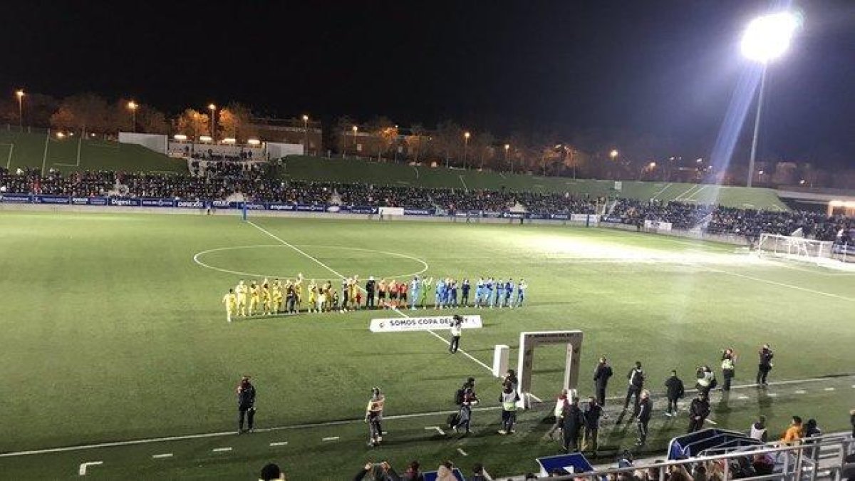 Los onces de Badalona y Getafe, antes del partido.-CF BADALONA