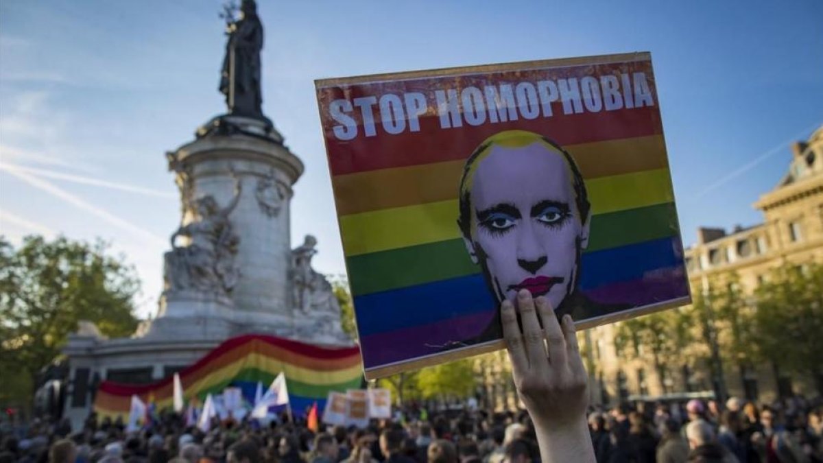Protesta contra la homofobia en París-IAN LANGSDON (EFE)