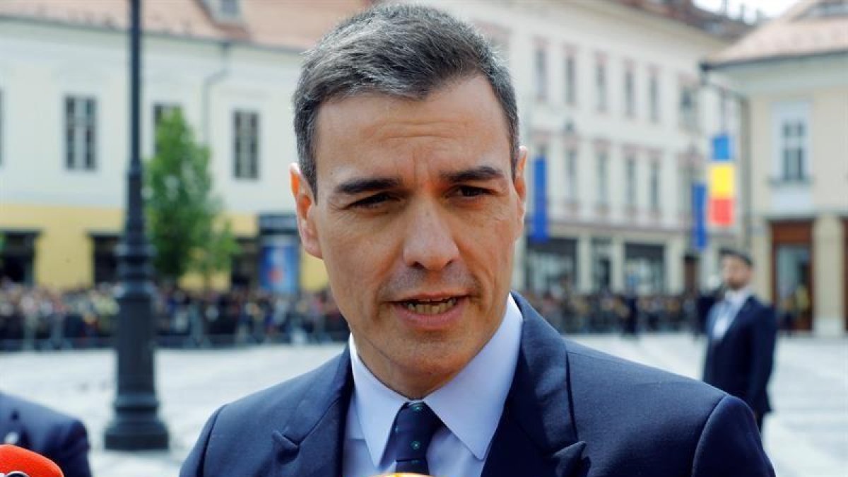 El presidente del gobierno Pedro Sánchez, a su llegada a la cumbre europea informal de Sibiu (Rumanía).-EFE / ZIPI