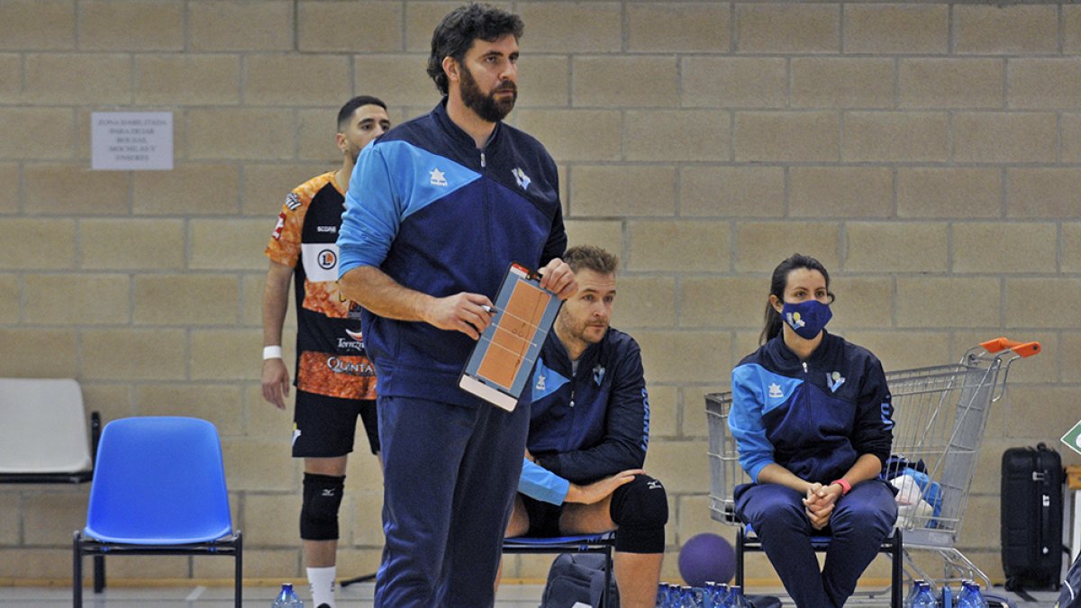 El Rio Duero cayó derrotado en su último partido en casa, en la imagen el técnico Sevillano. Valentín Guisande