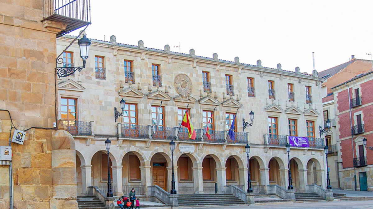 Fachada del ayuntamiento de Soria - MARIO TEJEDOR