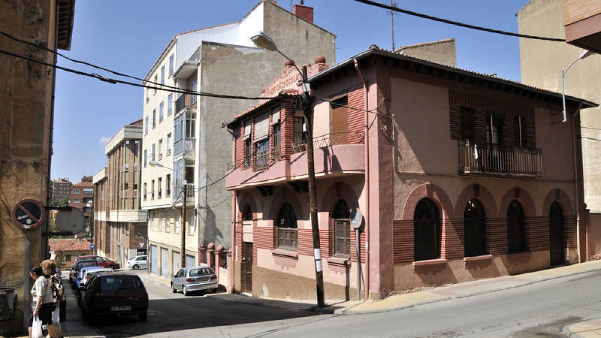 En Soria hay 1.841 edificios que tienen más de 40 años. / VALENTÍN GUISANDE-