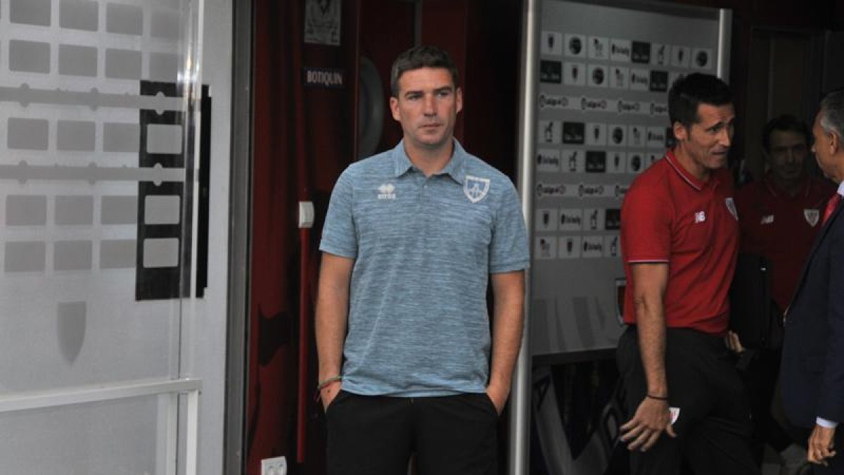 Luis Carrión quiere que su Numancia sea mucho más firme a la hora de defender el balón parado.-Valentín Guisande