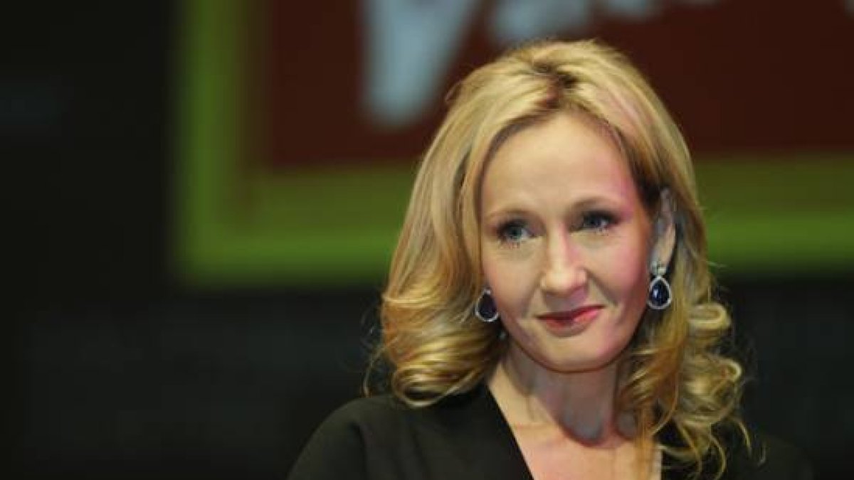 Fotografía de archivo. La autora J. K. Rowling durante la publicación de su libro 'The Casual Vacancy', en Londres.-Foto: LEFTERIS PITARAKIS / AP