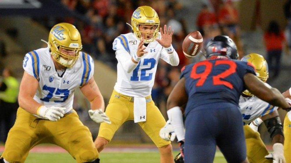 Escena de un partido de fútbol americano de la NCAA de la universidad de UCLA.-