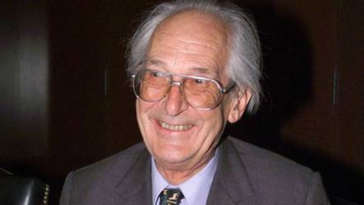 El hispanista Raymond Carr, en una imagen de 2001, durante la presentación de su obra 'Historia de España'.-Foto: GUSTAVO CUEVAS / EFE
