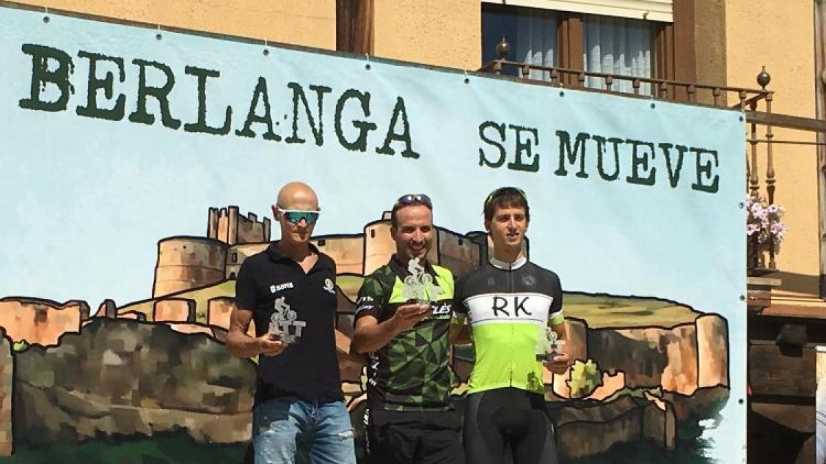 Podio de la ruta larga, con Iván de Miguel, José Luis Gómez y Álex Gaztañeta.-HDS