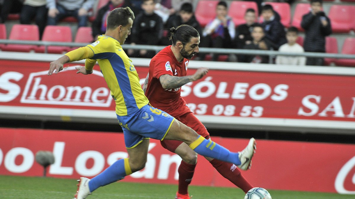Mateu en el encuentro del sábado ante Las Palmas. VALENTÍN GUISANDE