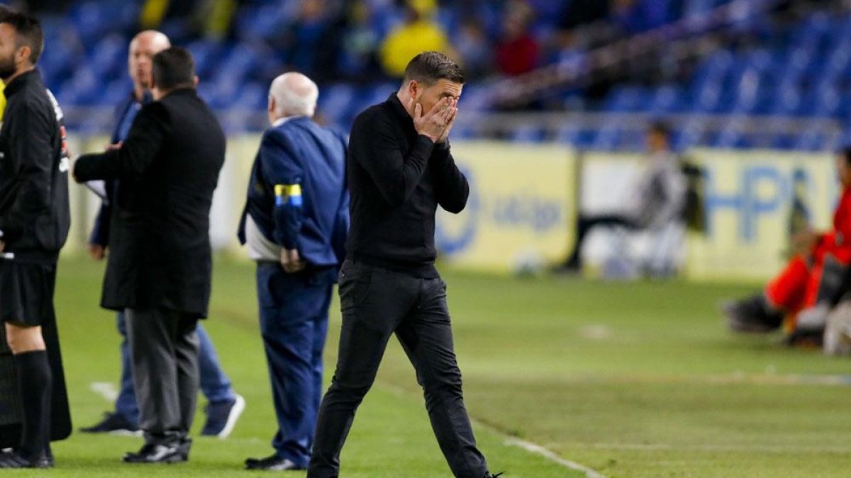 Carrión se lamentaba del rendimiento de su equipo en Las Palmas.-Área 11