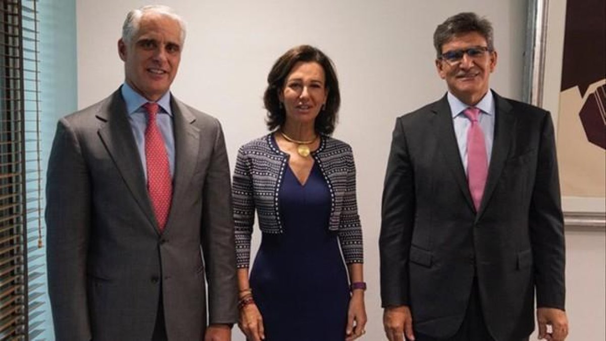 Andrea Orcel, Ana Botín y José Antonio Álvarez, el pasado septiembre.-