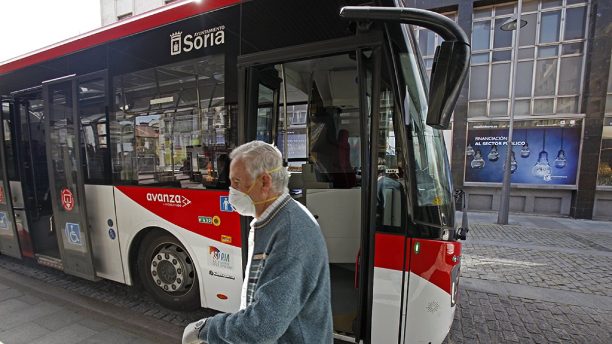 Bus urbano de la ciudad - Mario Tejedor