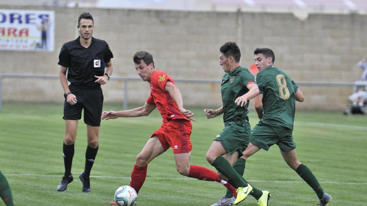 Guillermo fue el protagonista del choque al anotar los dos goles del Numancia.-Valentín Guisande