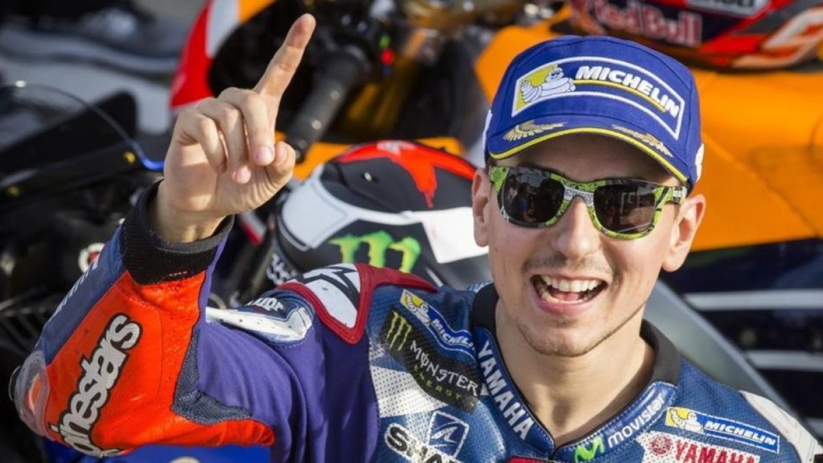 Jorge Lorenzo (Yamaha) celebra su 'pole position' de hoy en Cheste (Valencia).-MIGUEL LORENZO