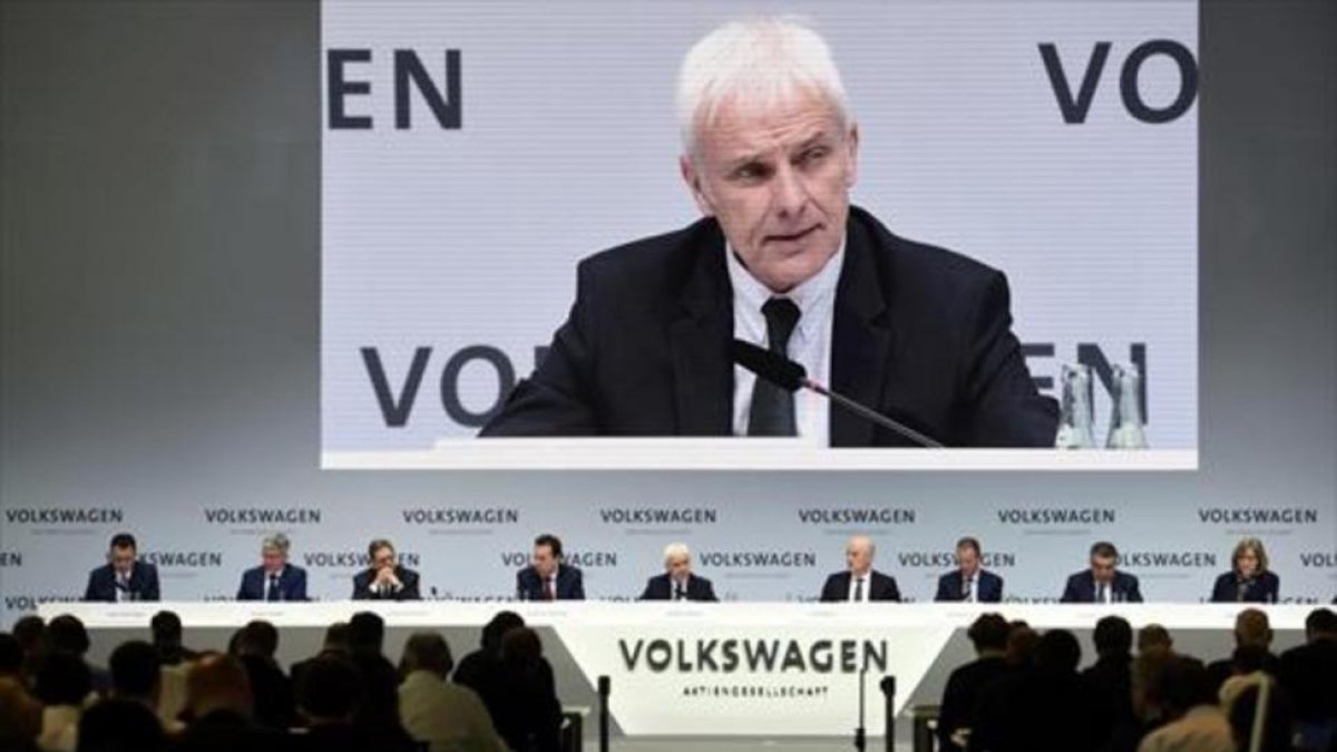 Matthias Müller, presidente de Volkswagen, durante una rueda de prensa.-REUTERS / FABIAN BIMMER
