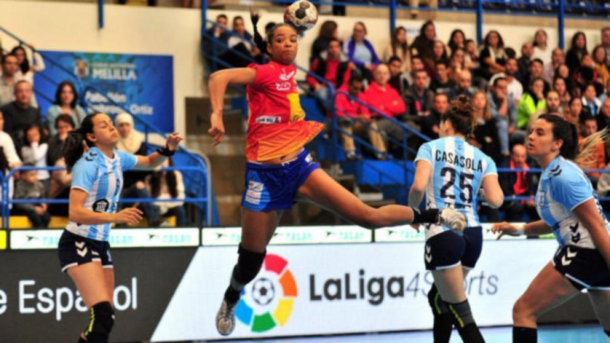 Sayna Mbengue en un partido del TIE Melilla 2017 ante Argentina-RFEBM