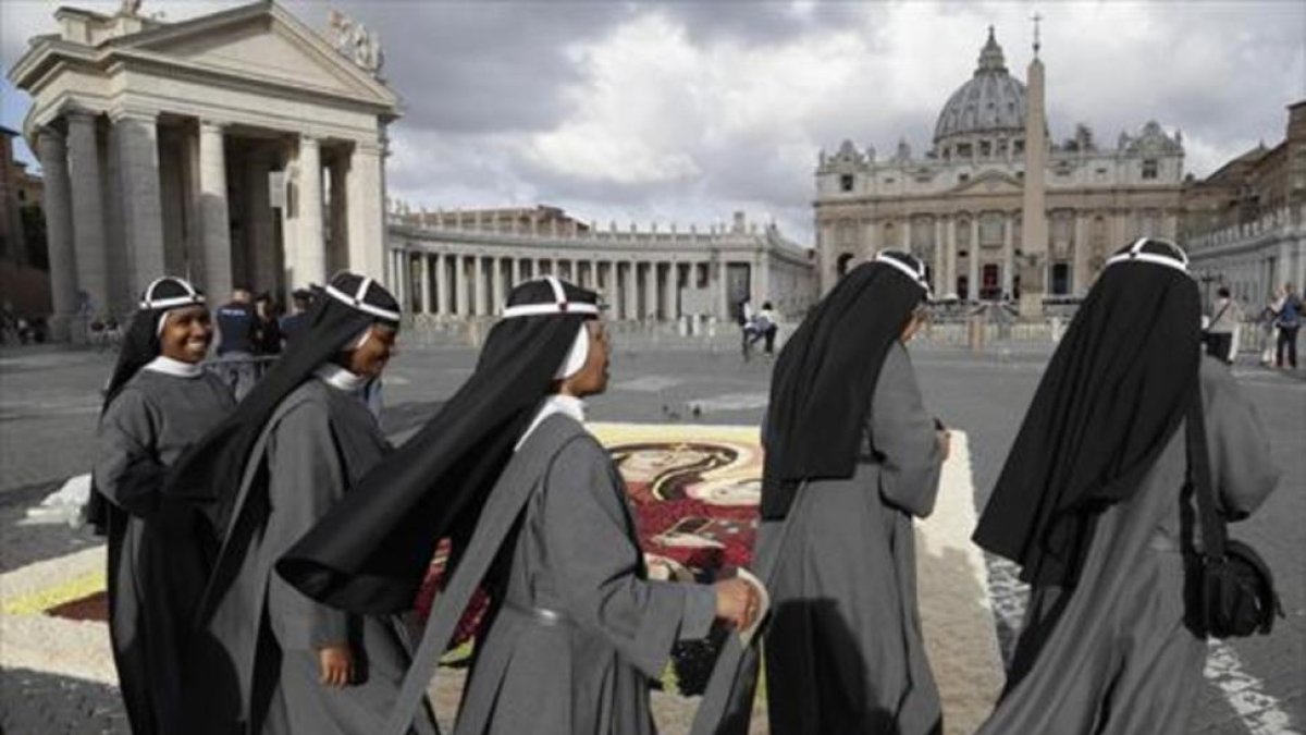 Religiosas ante el Vaticano.-AP / GREGORIO BORGIA