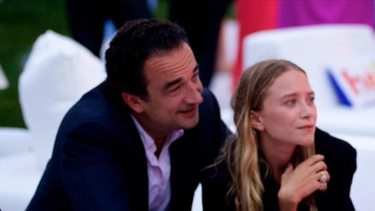 Una imagen de archivo de los recién casados, Mary-Kate Olsen y Olivier Sarkozy.-ARCHIVO