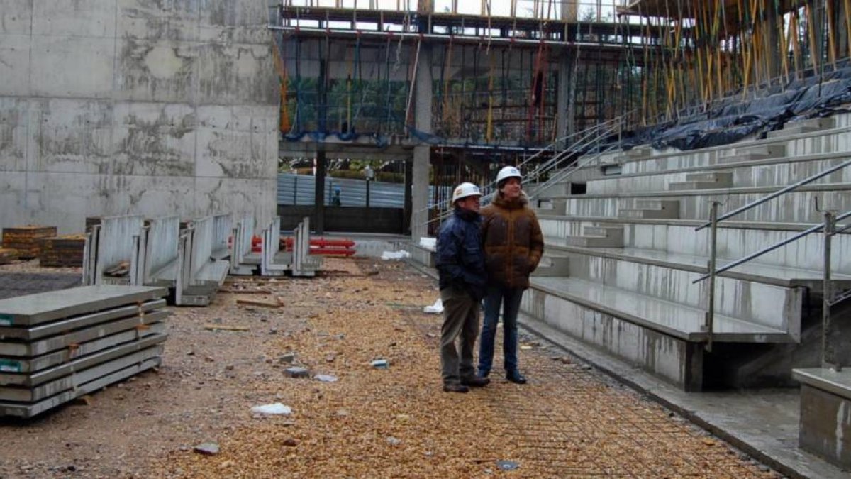 Carlos Martínez durante su visita hoy a las obras de La Juventud.-