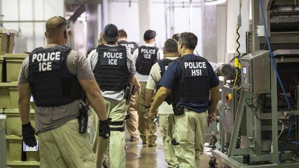 Estados Unidos había dicho que los 680 inmigrantes que fueron detenidos pasarían a custodia del Servicio de Inmigración (ICE).-ICE