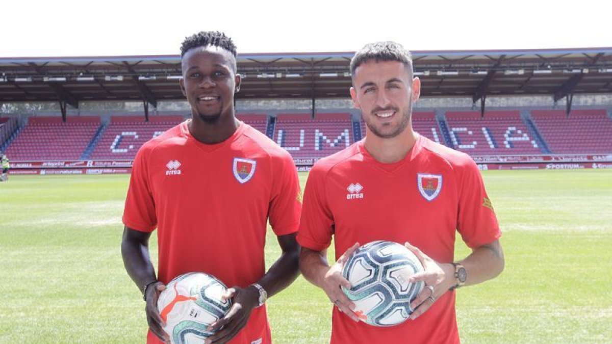 Admonio y Castellano fueron presentados ayer como nuevos jugadores numantinos.-Luis Ángel Tejedor