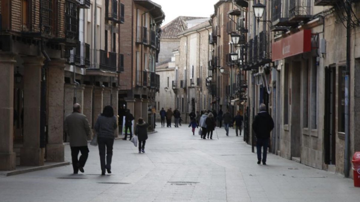 Turistas ayer en El Burgo-María Ferrer