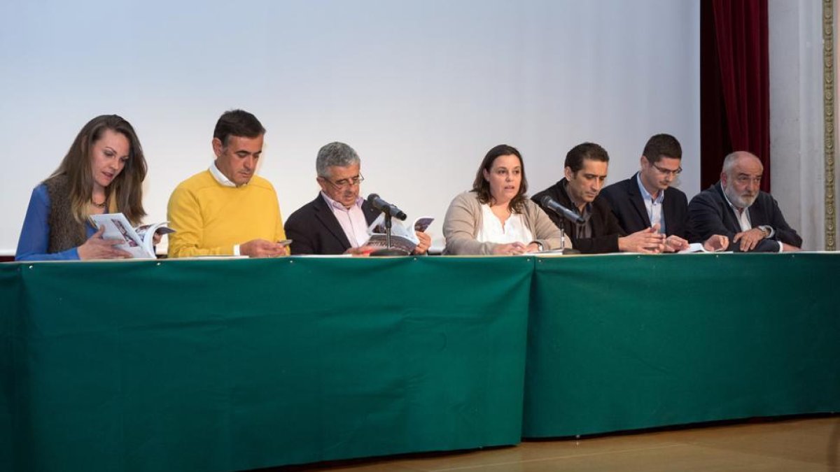 Participantes en la mesa redonda organizada por CCOO-Víctor Oteo (CCOO)