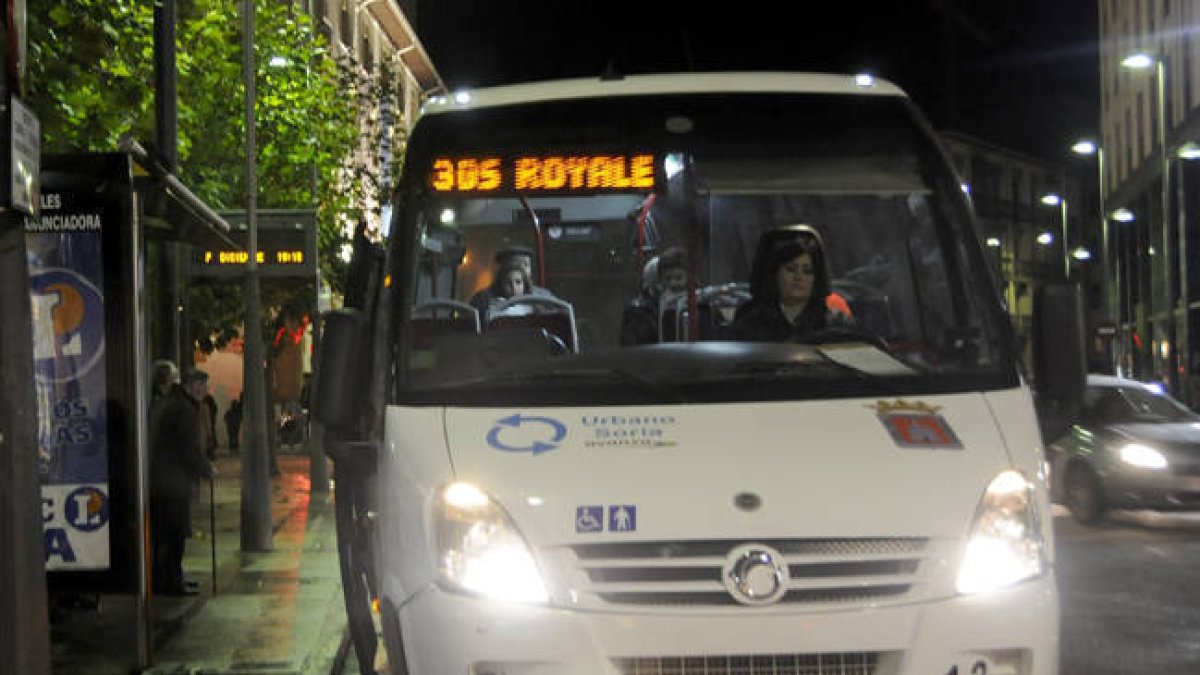 Uno de los autobuses urbanos. / Ú.S.-