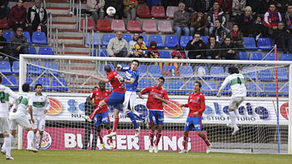 El Numancia acumula 446 minutos sin encajar goles en Los Pajaritos. / V. Guisande-