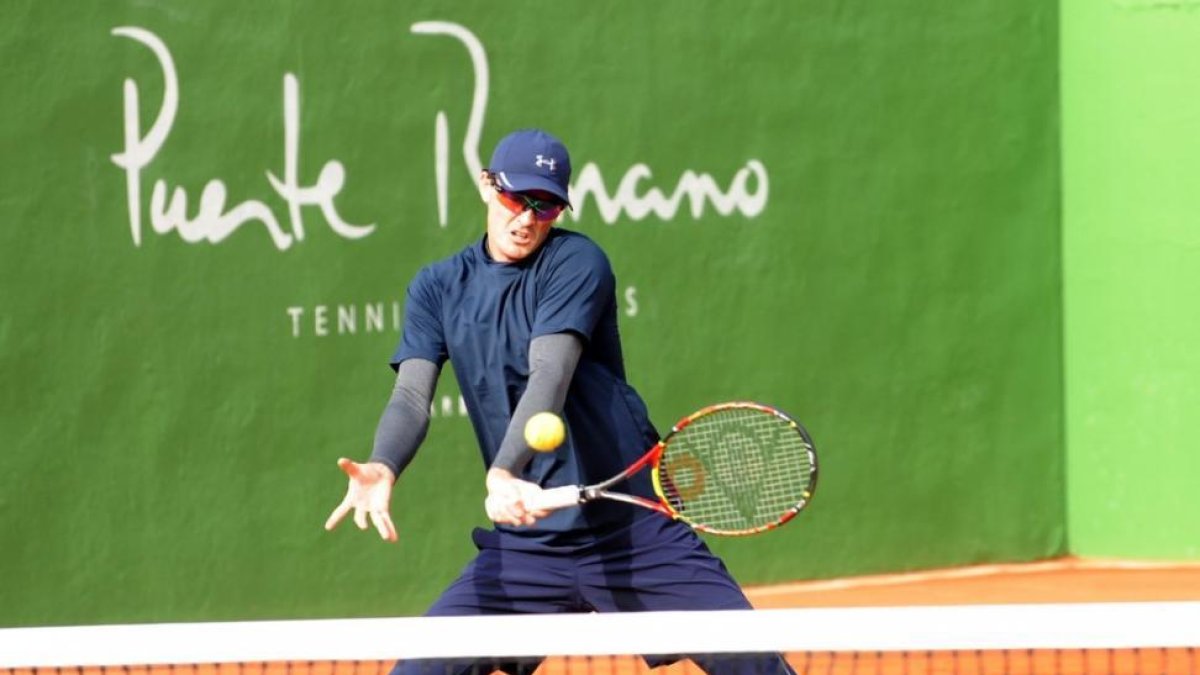 Jamie Murray, que jugará el partido de dobles con Gran Bretaña, entrena en Marbella.-/ ALF (EFE)
