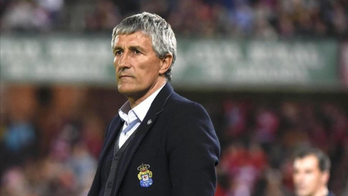 Quique Setién durante el partido de Liga contra el Granada.-