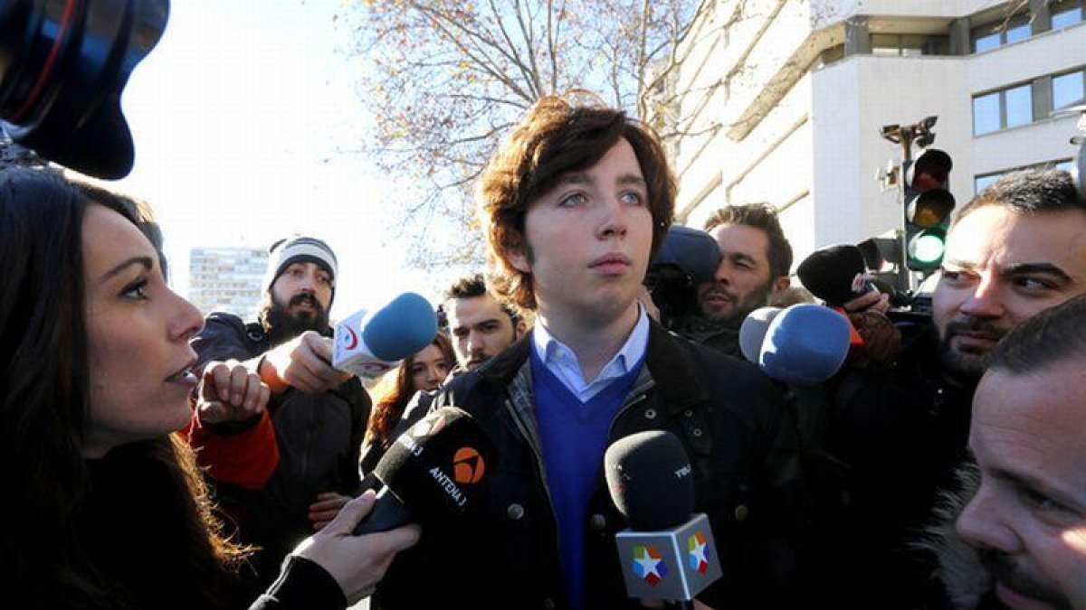 El pequeño Nicolás, a la salida de los juzgados de la plaza de Castilla de Madrid, el pasado diciembre.-EL PERIÓDICO (JUAN MANUEL PRATS)