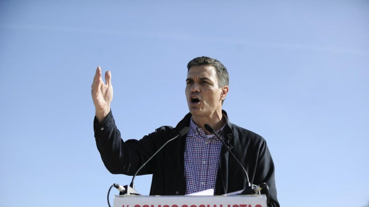 El exlíder del PSOE, y aspirante de nuevo a la secretaría general, Pedro Sánchez, en Dos Hermanas (Sevilla).-CRISTINA QUICLER / AFP