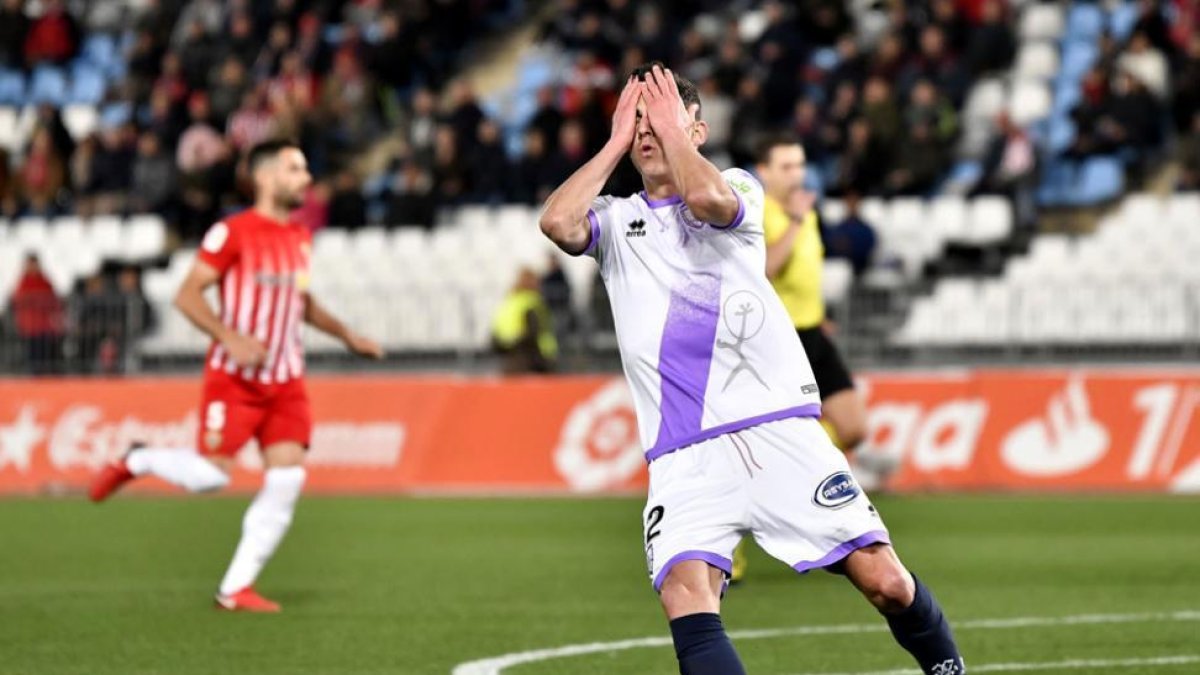 Pere Milla se lamenta de una oportunidad desperdiciada el pasado domingo en Almería.-AREA 11