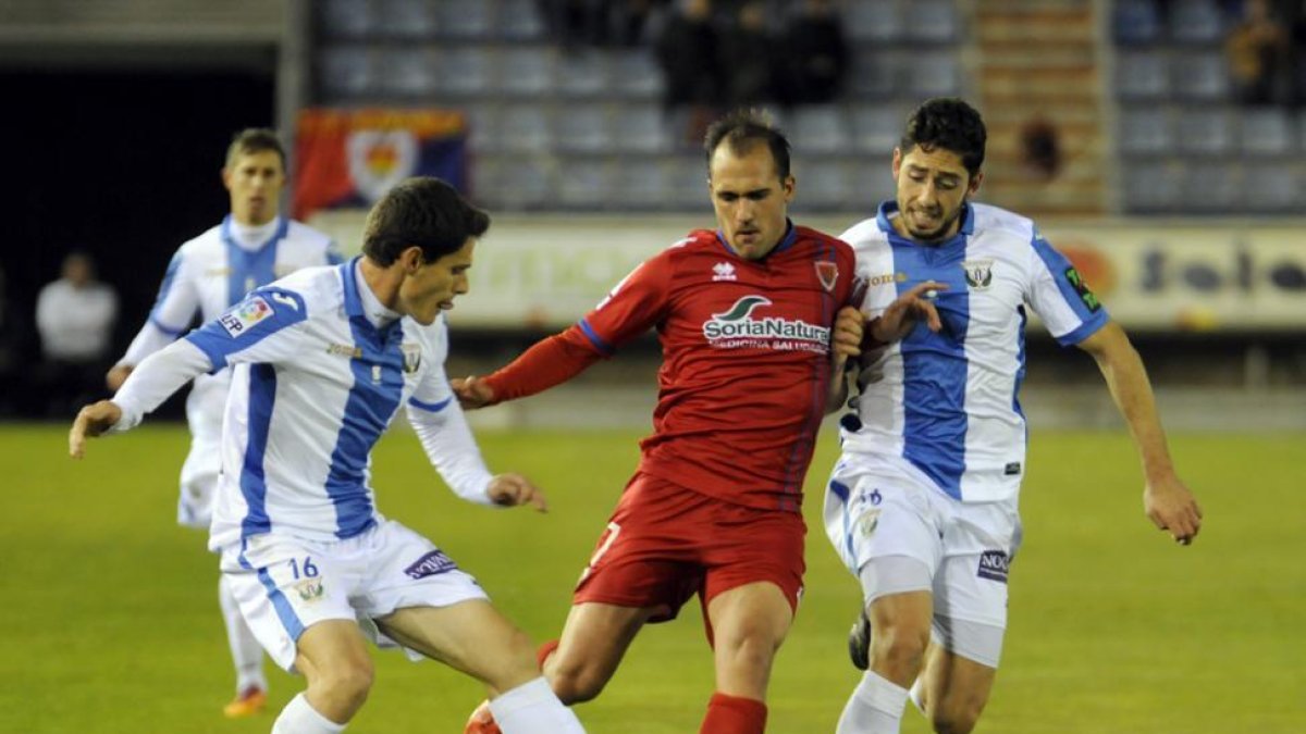 Unai Medina durante un partido.-DIEGO MAYOR