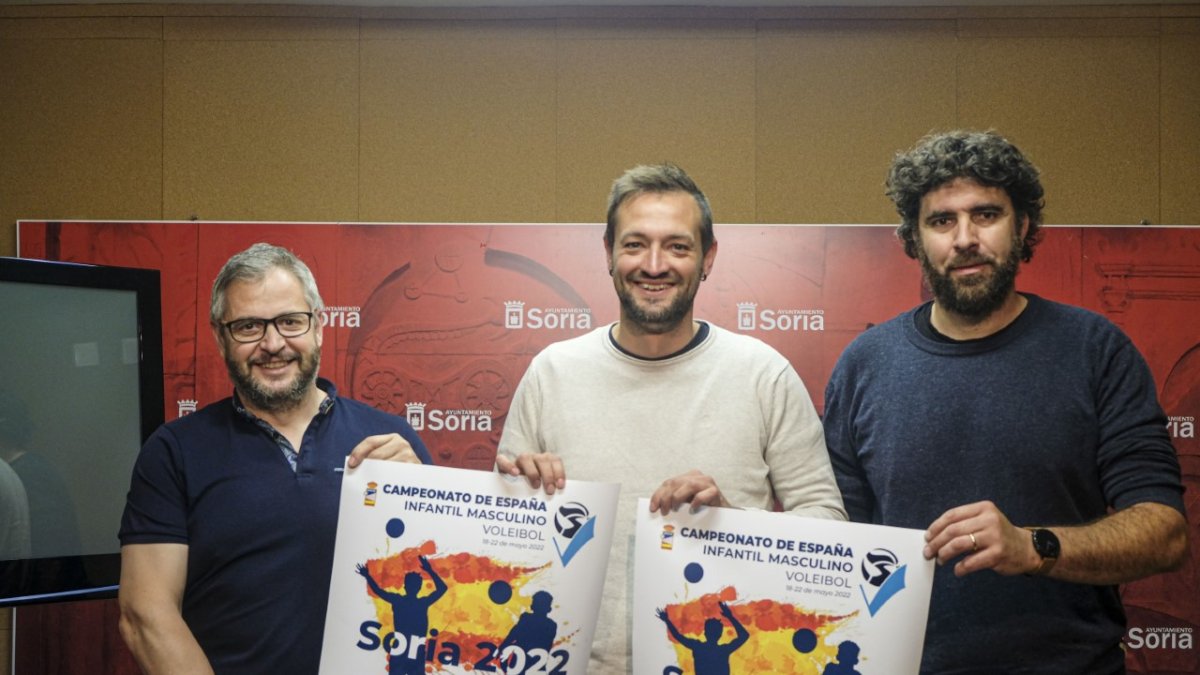 Alfredo Cabrerizo, Manu Salvador y Manuel Sevillano, ayer en el Ayuntamiento de Soria. HDS