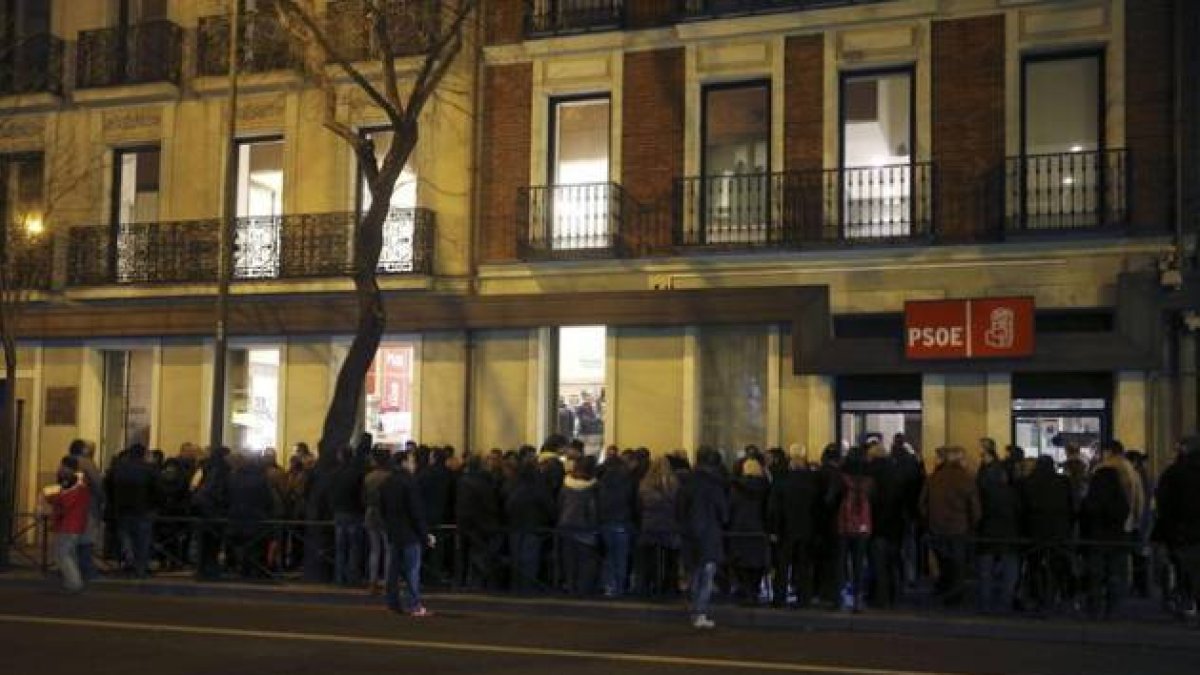 Protesta en la calle de Ferraz.-Foto: KIKO HUESCA/ EFE