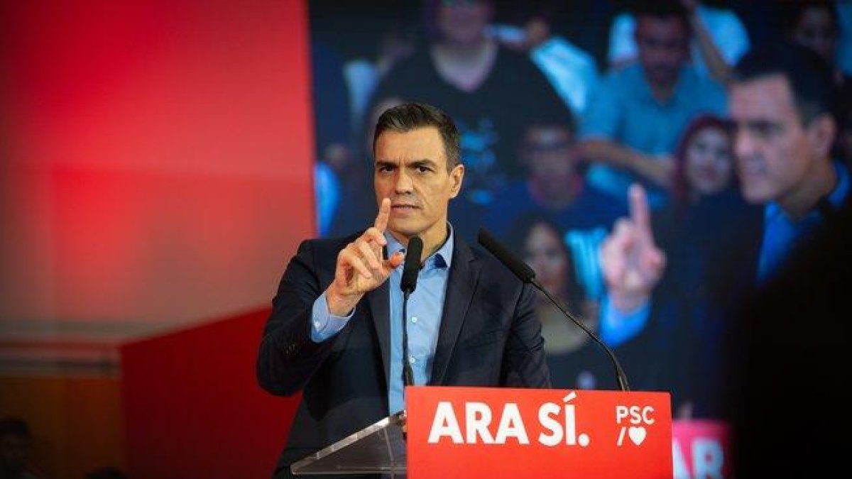 Sánchez, durante el acto de este miércoles en Viladecans (Barcelona).-DAVID ZORRAKINO