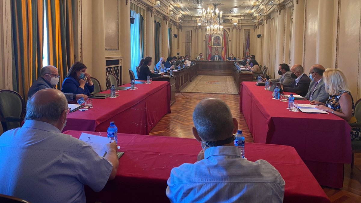 Pleno ayer en la Diputación.-HDS