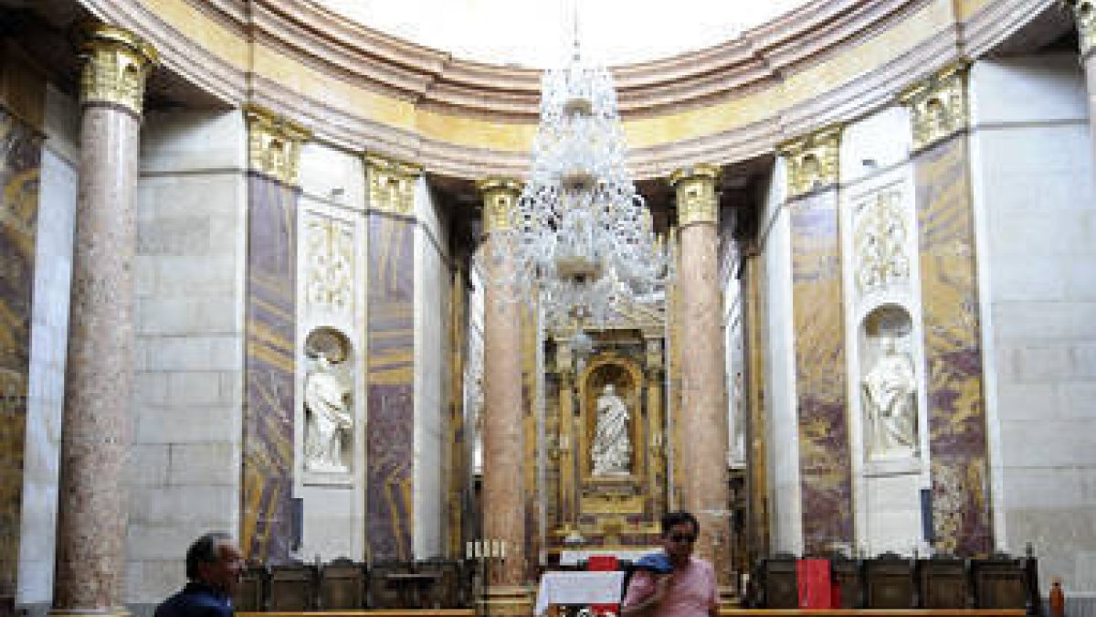 Panorámica de la capilla de Palafox en la Catedral de El Burgo. / VALENTÍN GUISANDE-