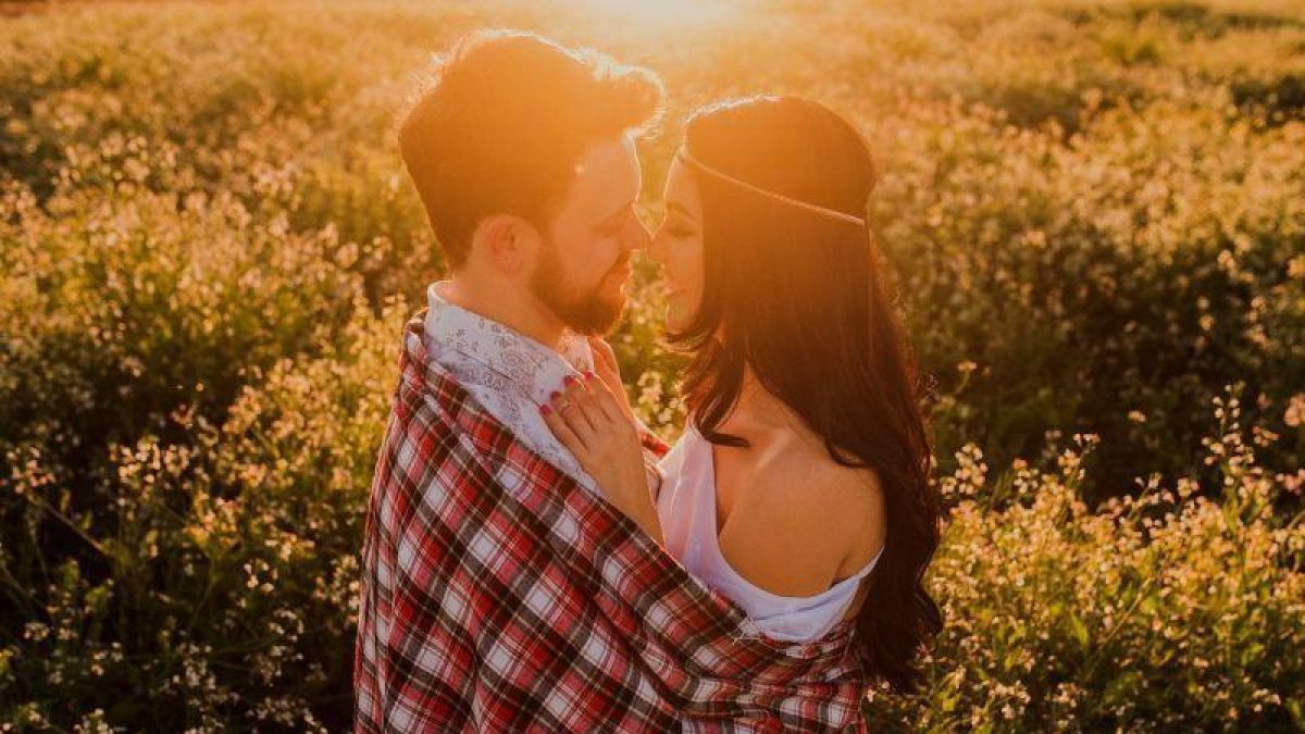 Una pareja de enamorados.-EL PERIÓDICO
