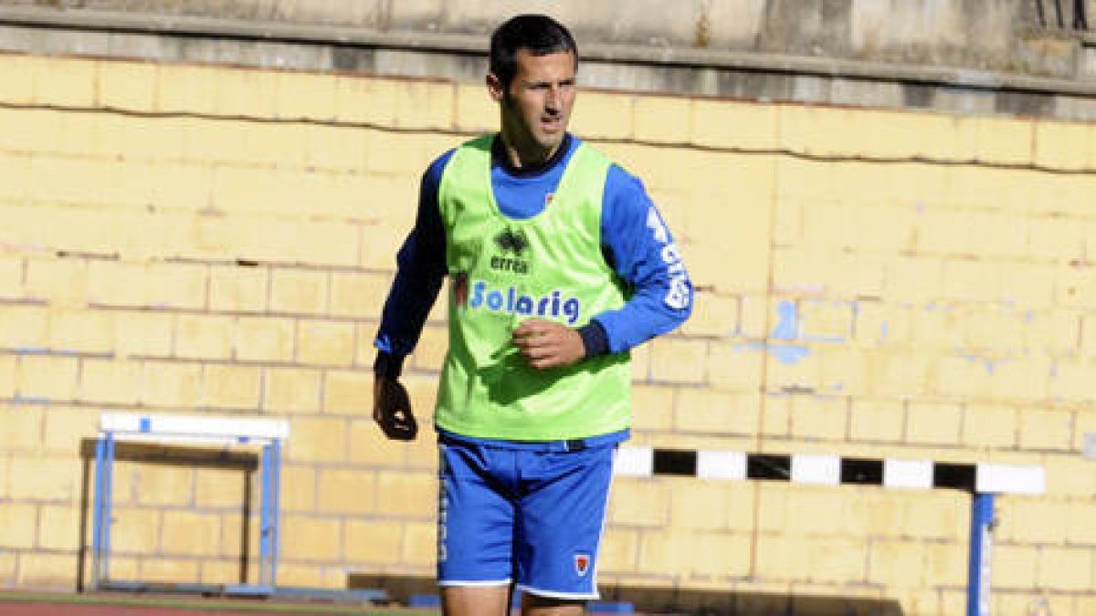 Nagore tiene opciones de seguir en el once. / V. Guisande-