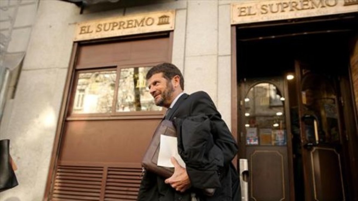 Albert Batlle, exdirector general de los Mossos, ayer, llegando al Supremo.-JOSÉ LUIS ROCA